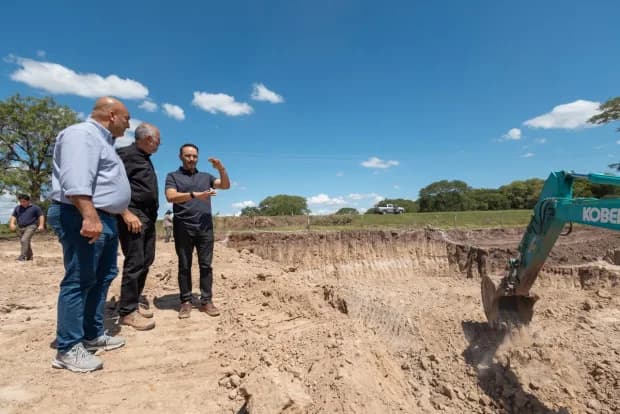 J P Valdés supervisó obras hídricas estratégicas en San Luis del Palmar y La Palmira
