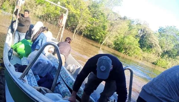 Tras leve descenso del río Paraná, piden a los evacuados de Isla Apipe que no regresen a sus casas