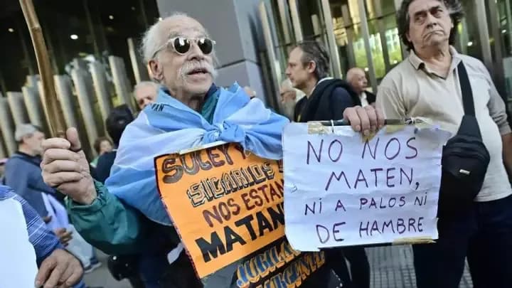El bono de $70.000 para jubilados perdió el 70% de su poder adquisitivo tras 32 meses congelado