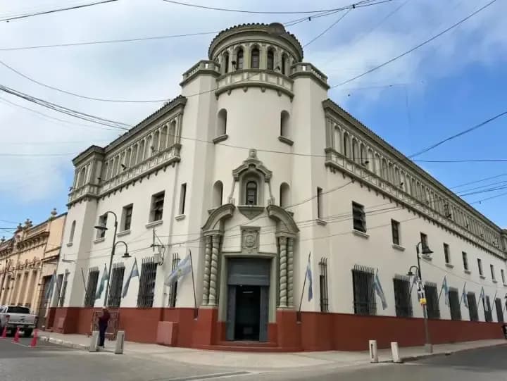 Los fondos nacionales para Corrientes cayeron en octubre impulsados por el desplome del IVA