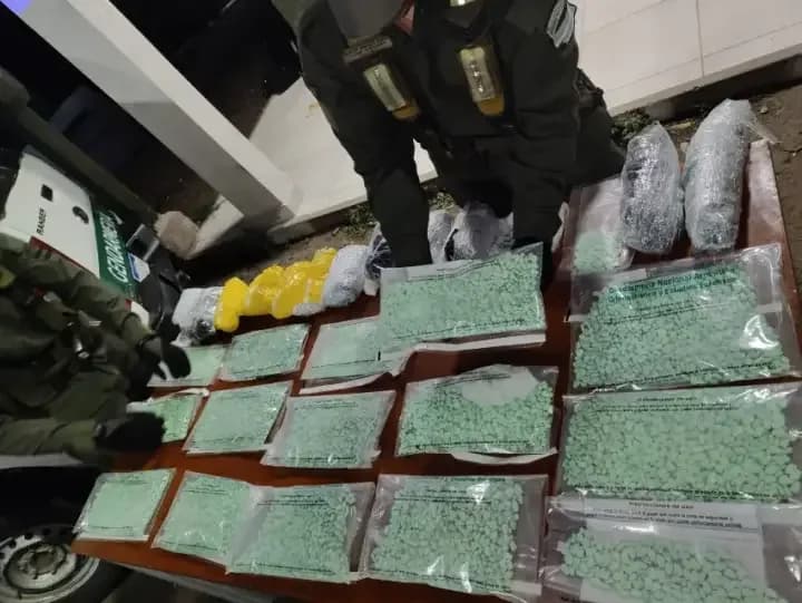 Secuestran miles de pastillas de éxtasis en un colectivo que iba de Corrientes a Rosario