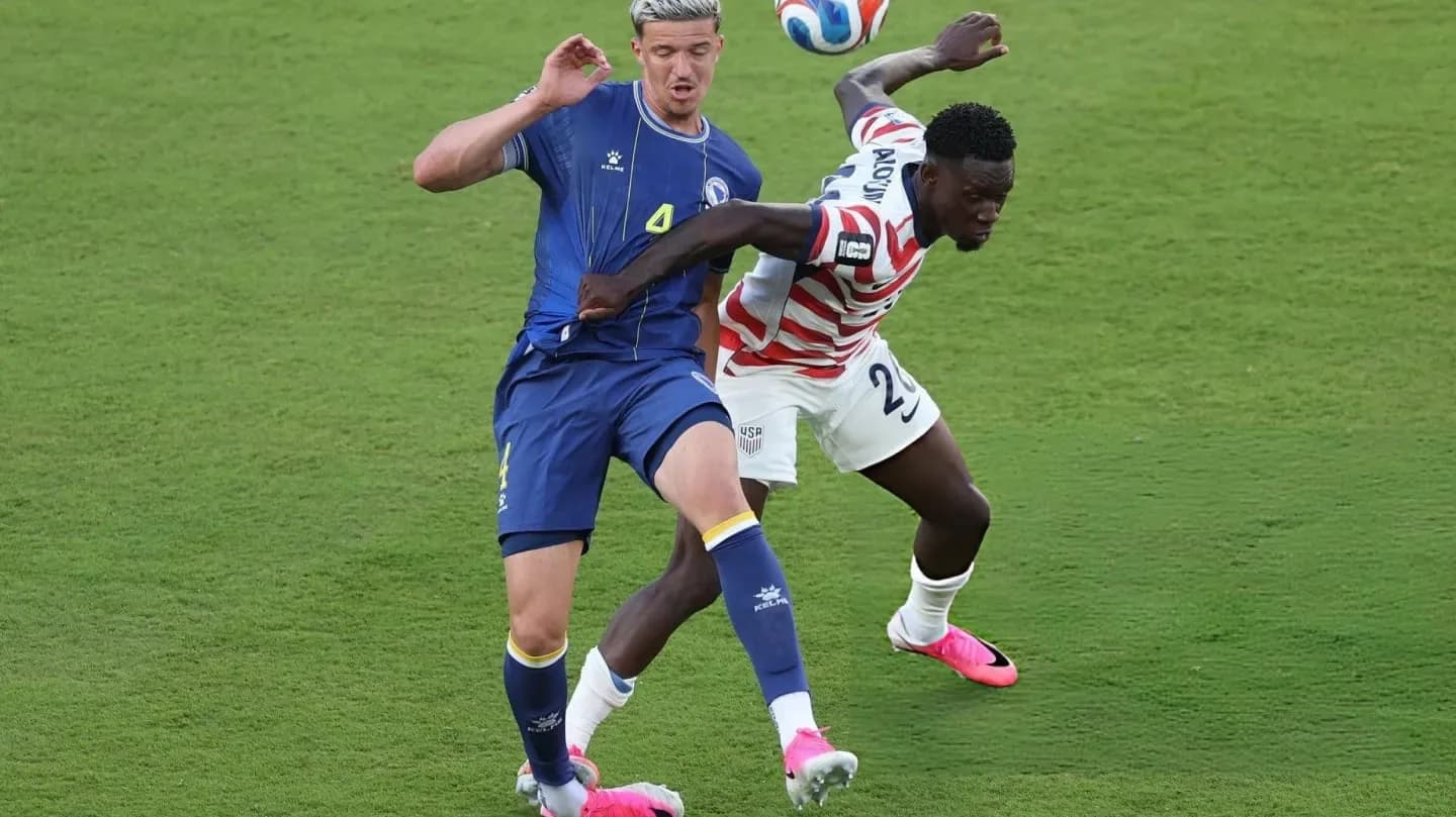 La insólita y polémica expulsión de la figura de Estados Unidos contra Bosnia - TyC Sports