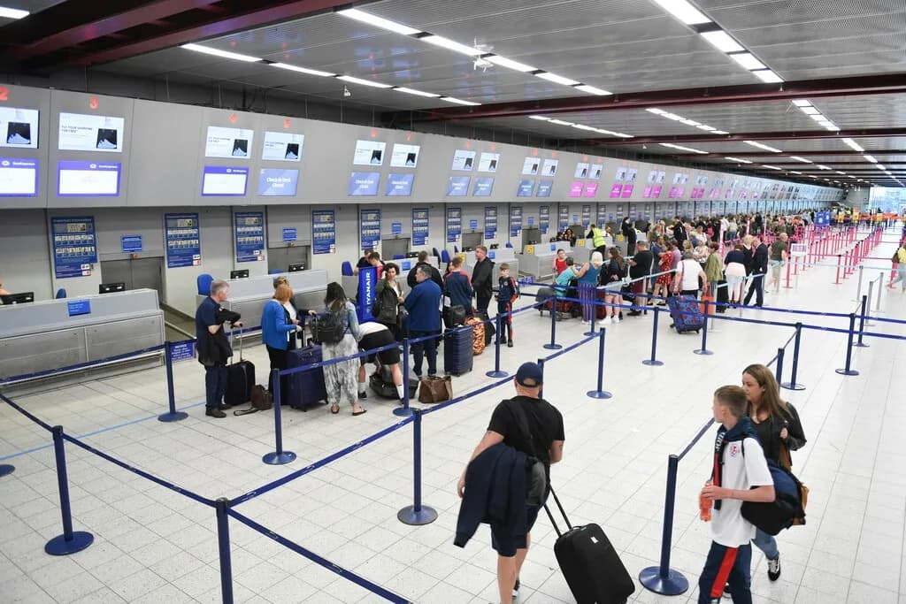 España se las prometía felices con sus aeropuertos cada vez más llenos de turistas. Hasta que alguien calculó cómo afecta a los alquileres