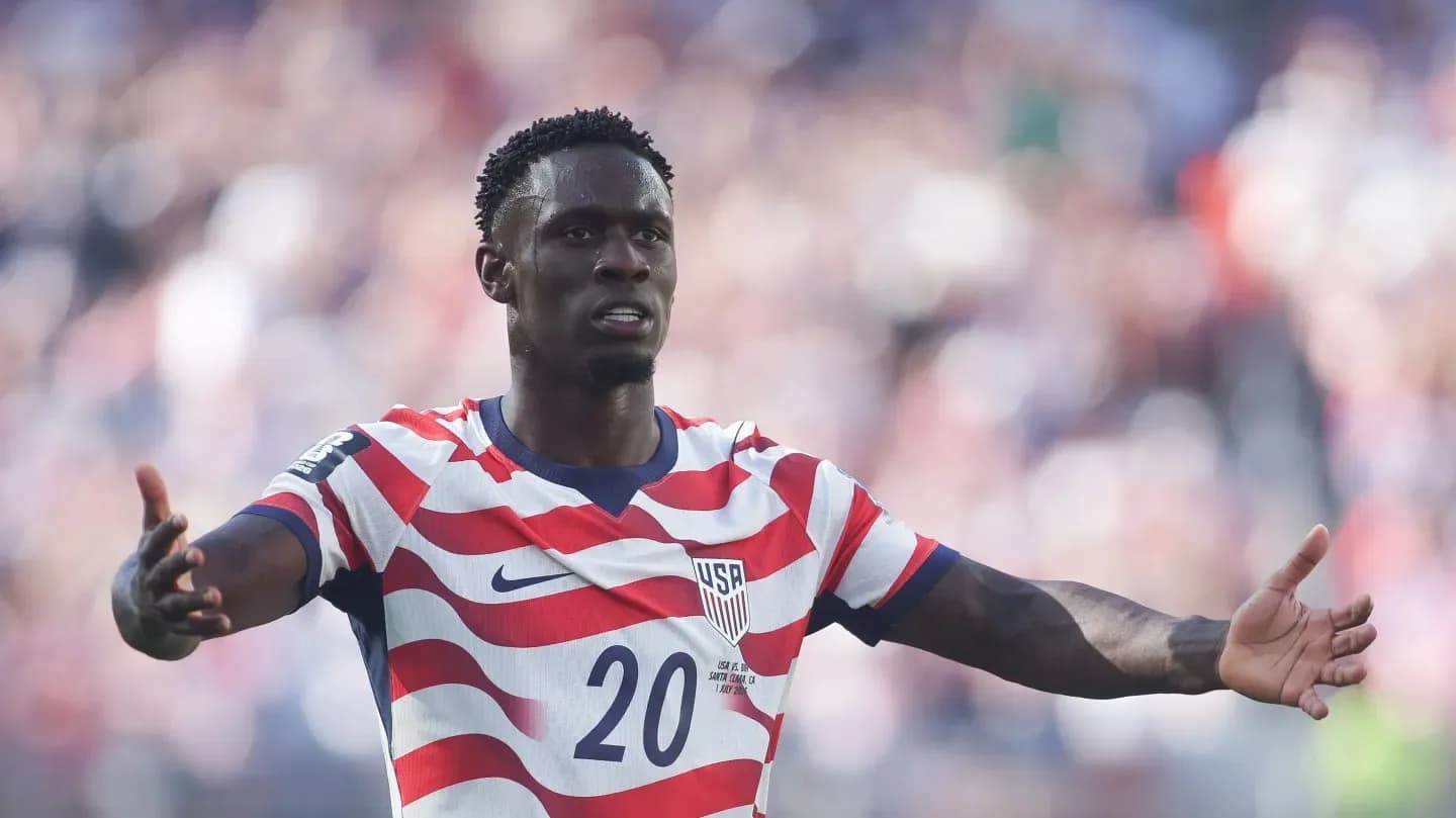 Estados Unidos festeja un discutido fallo de FIFA: Balogun podrá jugar los octavos del Mundial pese a su expulsión - TyC Sports