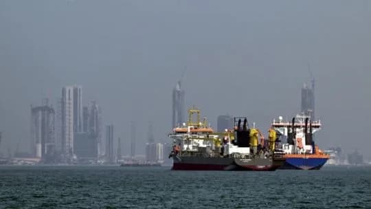 Irán alerta de explosiones cerca del Estrecho de Ormuz
