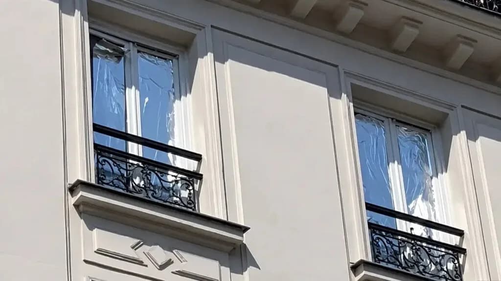 Francia se asfixia a 40 °C y sin persianas: su solución a la desesperada es forrar las ventanas con papel de aluminio