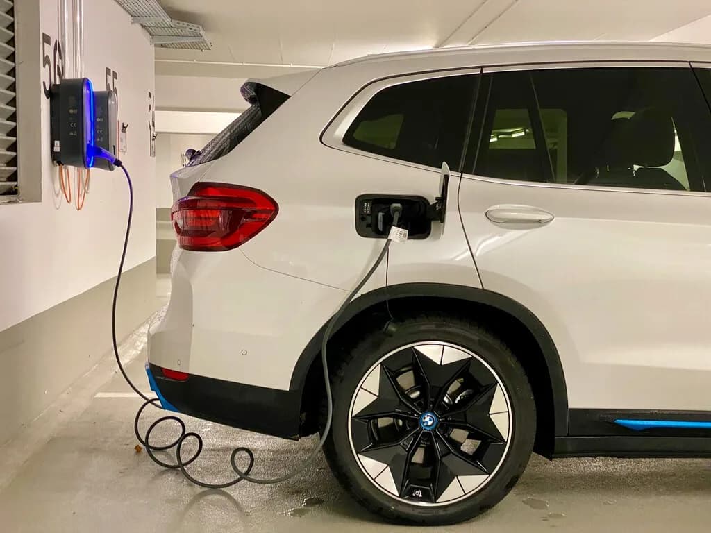 Los antieléctricos pierden un argumento sobre las baterías de los coches: un estudio confirma que son más duraderas de lo que se creía