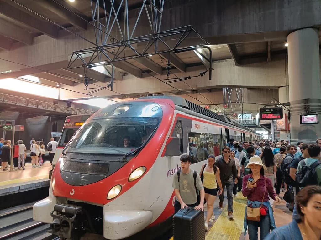 Salvador Galve, experto en ferrocarriles: "Cuando voy de Zaragoza a Barcelona, voy en coche"