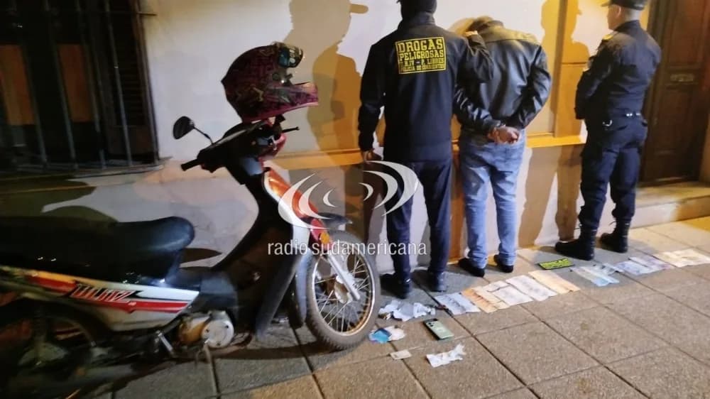 Detuvieron a un delivery que distribuía cocaína en su motocicleta