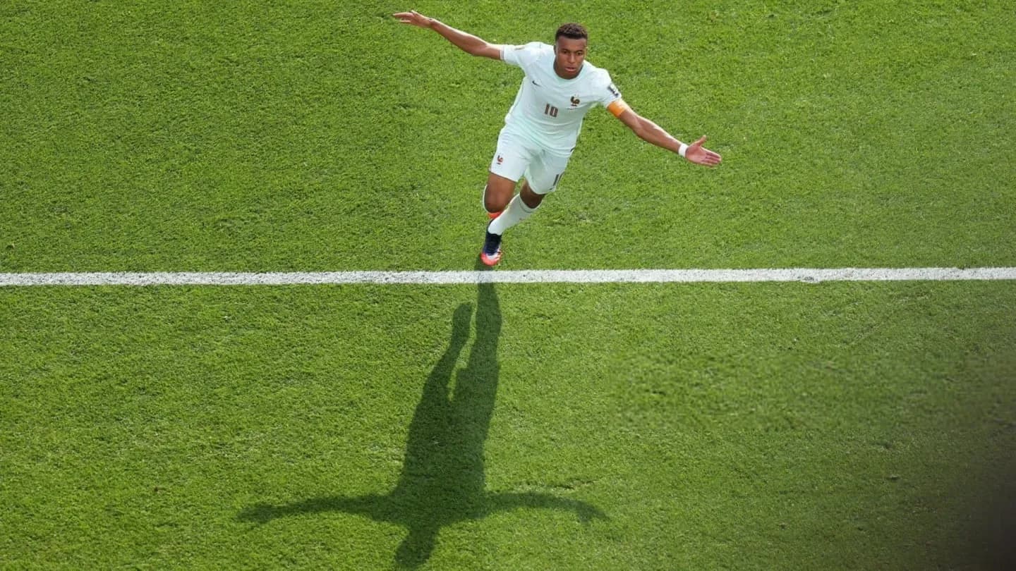 Mbappé, el as de espadas en el equipo de la década - TyC Sports
