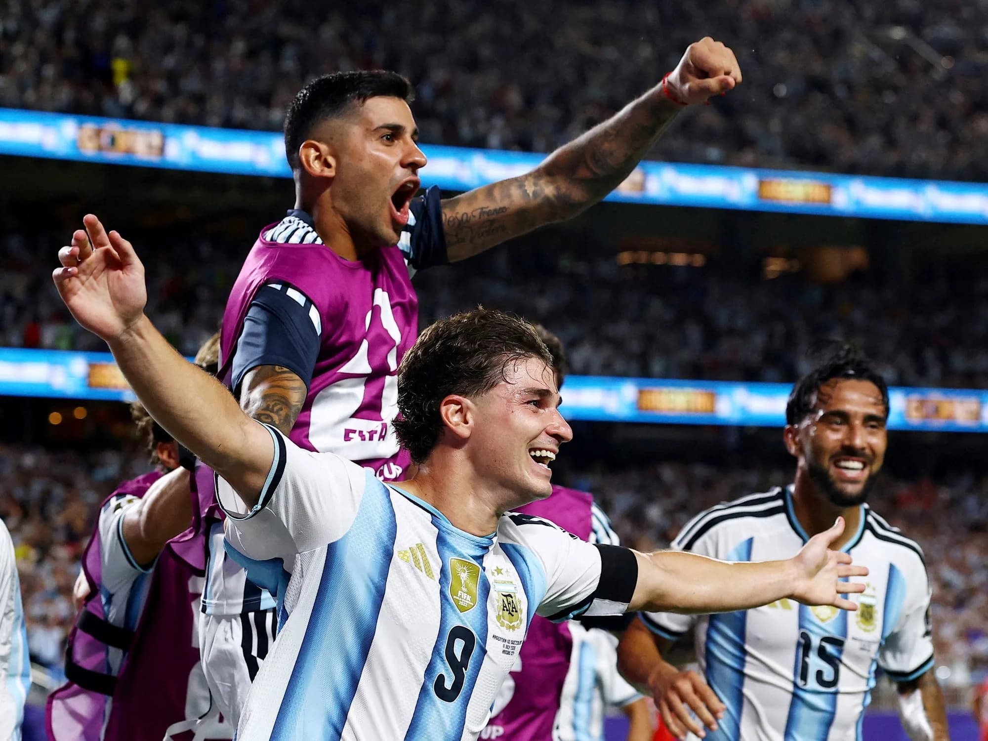 El relato del golazo de Julián Álvarez a Suiza en diferentes idiomas