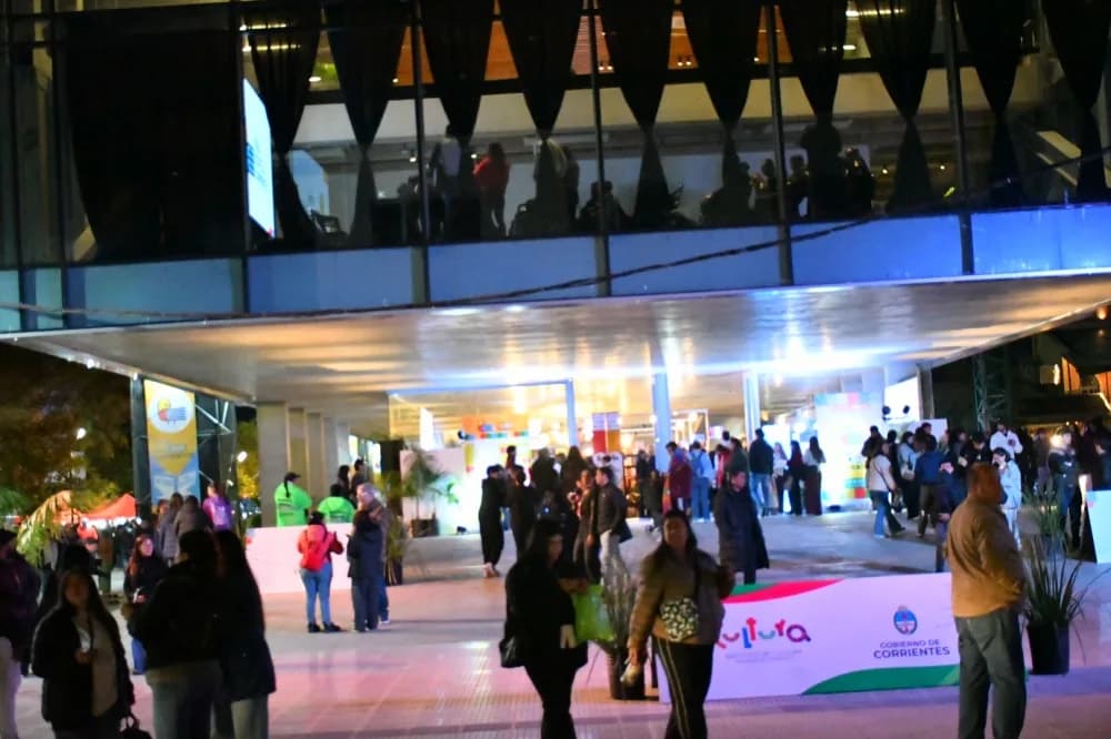 Más de 46 mil personas ya pasaron por la Feria del Libro