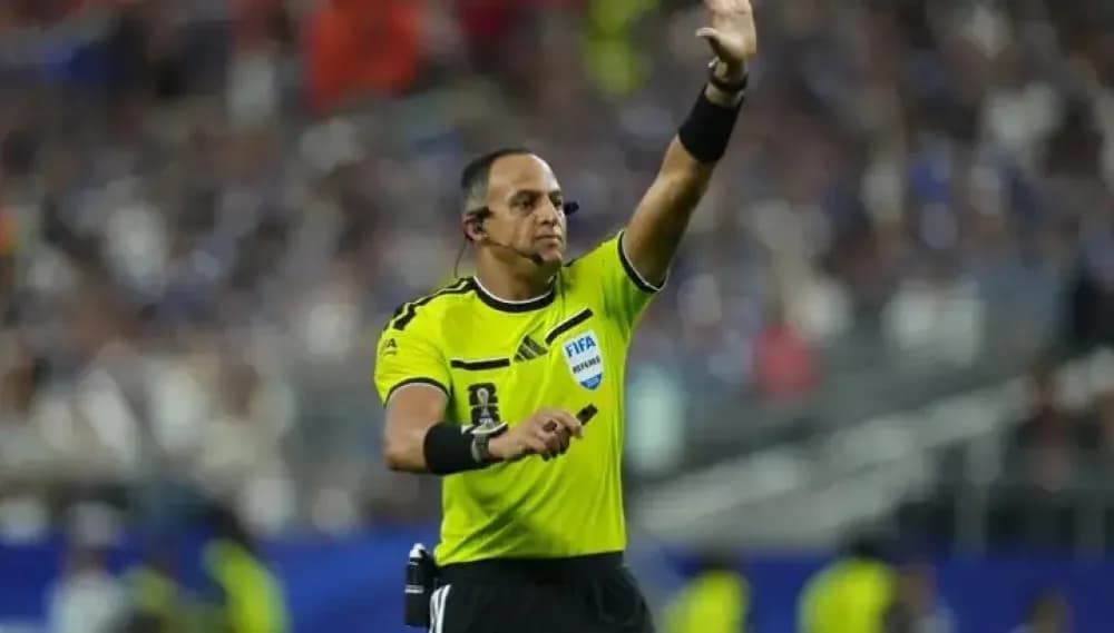 Quién es el árbitro designado para la semi entre Argentina e Inglaterra