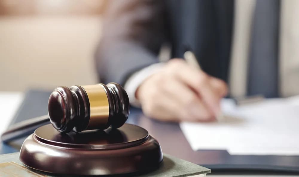 Obligan a una ART a indemnizar a un trabajador que sufrió un infarto