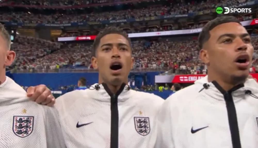 Los hinchas argentinos taparon con silbidos el himno de Inglaterra
