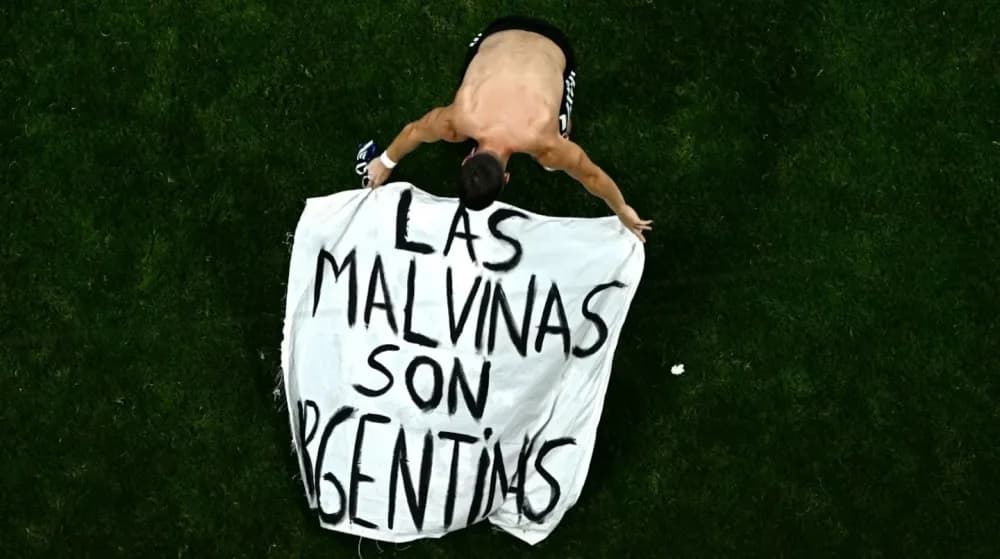 Habló el hincha que pintó la bandera de Malvinas: Una locura