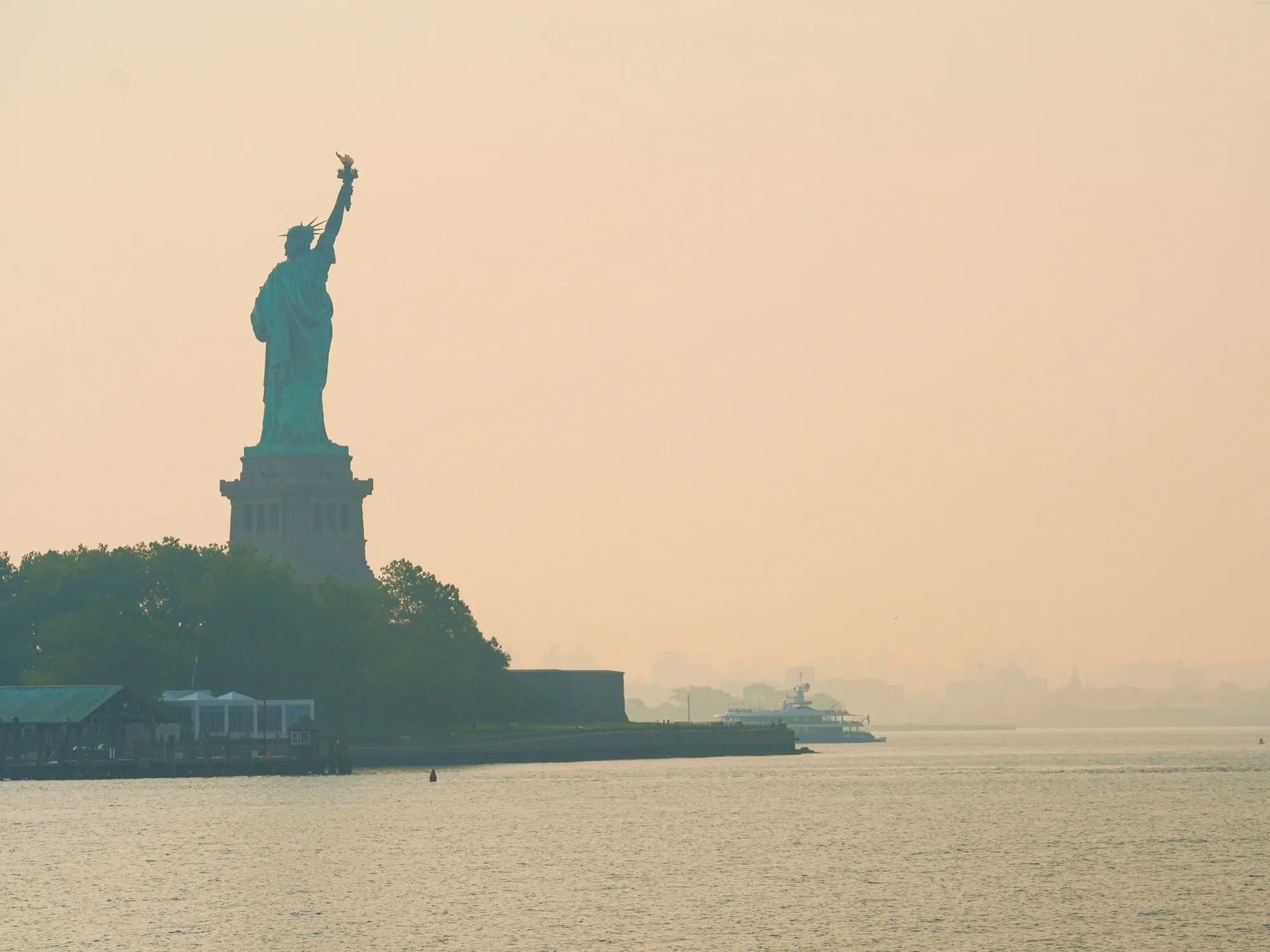 El humo en Nueva York suspende partidos y la final del Mundial sigue en alerta