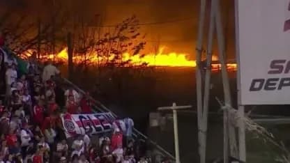 Impactantes imágenes de un incendio a metros del partido entre River vs Aldosivi por Copa Argentina - TyC Sports