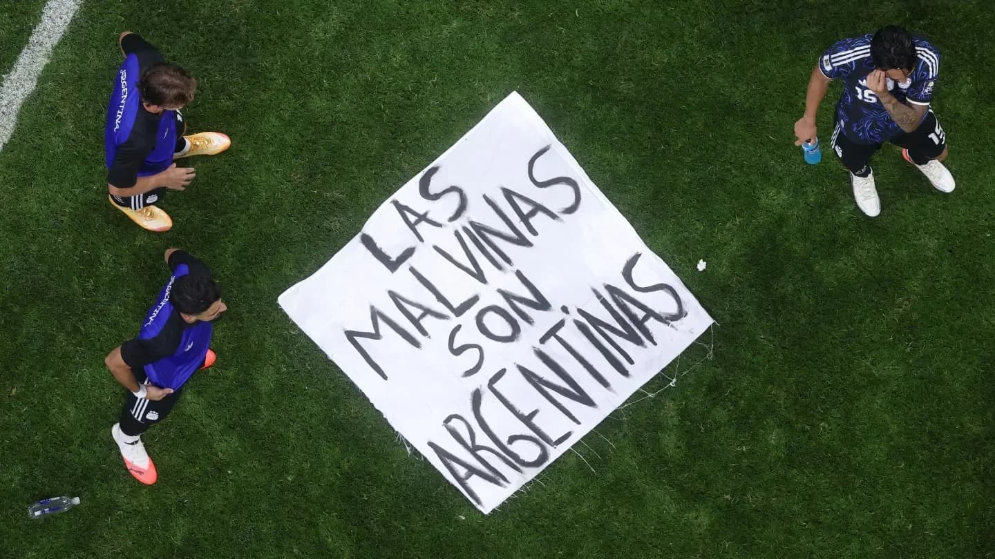 "Inglaterra debe abandonar la FIFA", el fuerte pedido a raíz de la bandera argentina de Las Malvinas - TyC Sports