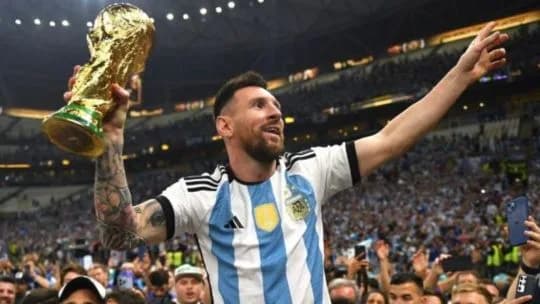 Cuánto pesa la Copa del Mundo y cuánto tiempo la FIFA les da el trofeo original a los campeones