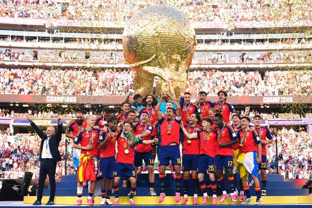 España se acostumbró a perder en el siglo XX. En el siglo XXI, España FC es la mejor selección del mundo
