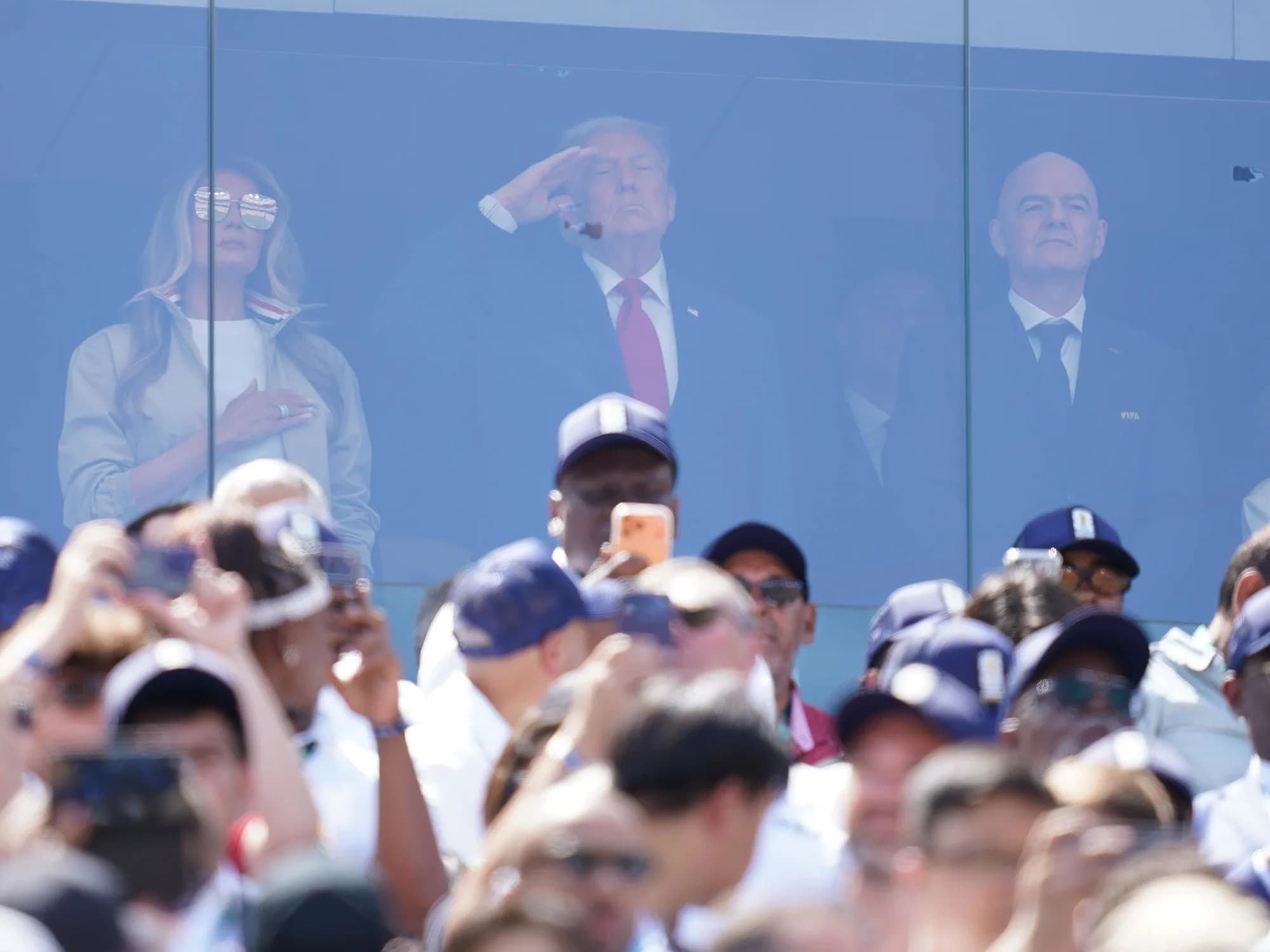 Video: el francotirador que estuvo en el techo del MetLife Stadium para proteger a Trump en la final del Mundial