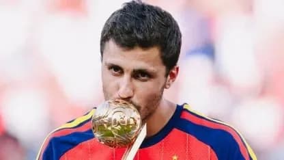 La FIFA le dio a Rodri el premio que debió ser para Messi - TyC Sports