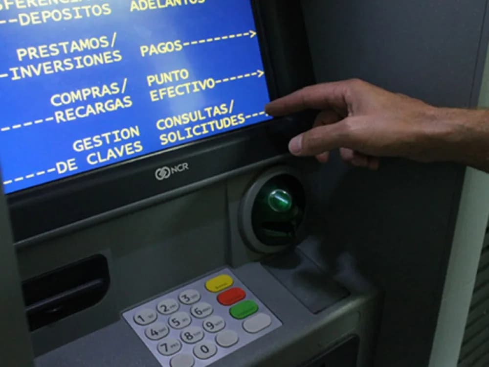 El pago de sueldos para empleados estatales iniciaría el lunes 27