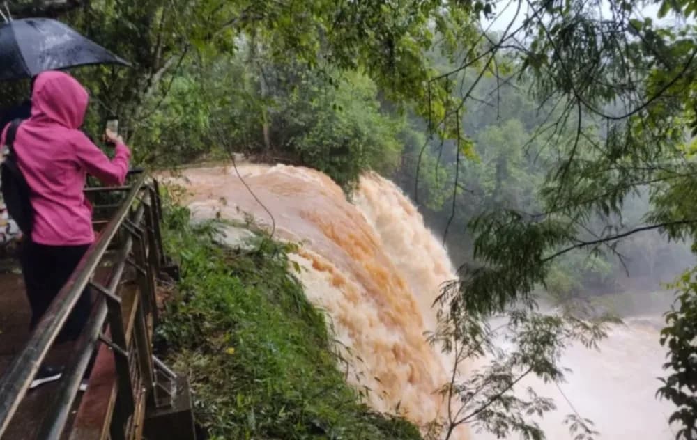 Cataratas: cerraron el acceso a la Garganta del Diablo por la crecida