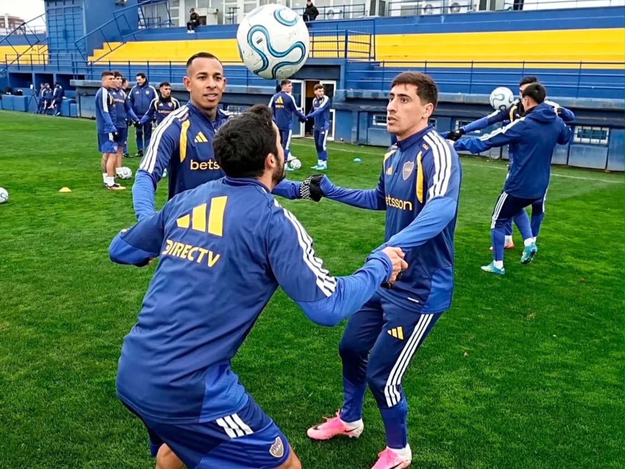 El regreso de Villa a Boca: qué votaron los hinchas sobre cómo lo recibirá la Bombonera