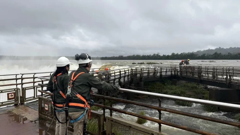 Desarmaron las pasarelas de la Garganta del Diablo por la crecida