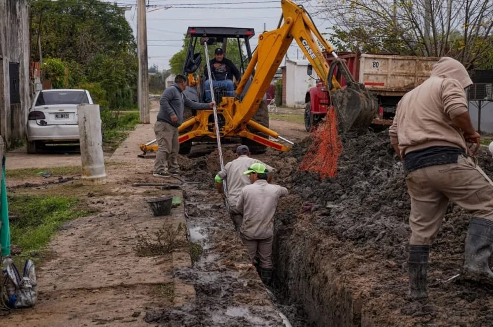Con 676 metros de red y 50 nuevas conexiones, expanden la Cloaca Social