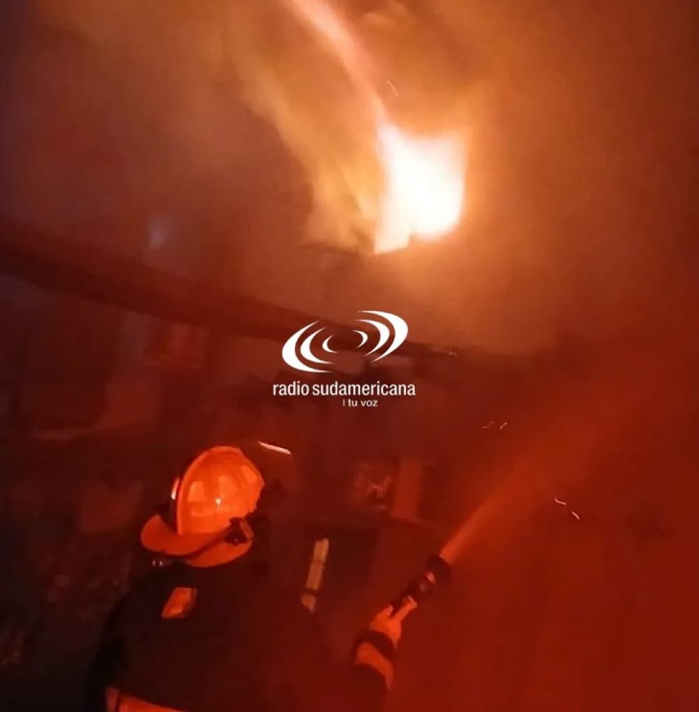 Por falla en el calefón se incendió el segundo piso de una vivienda