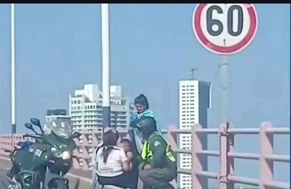 Corrientes: asistieron a un joven en el puente General Belgrano