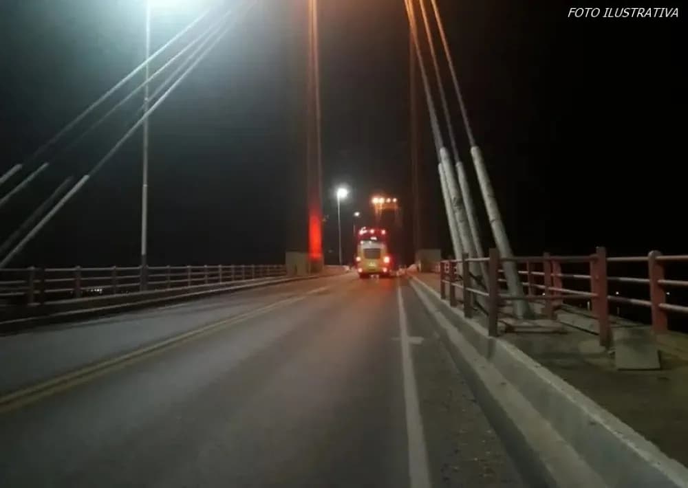 Puente Belgrano: buscan a hombre que se habría arrojado al río Paraná