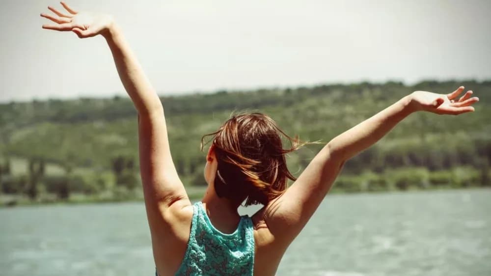 El día de la semana que más felicidad genera, según la ciencia
