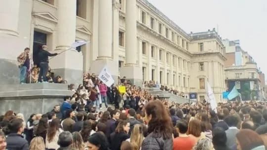 Conflicto salarial judicial: se viene la segunda cuota de la equiparación y descuentos por días de paro