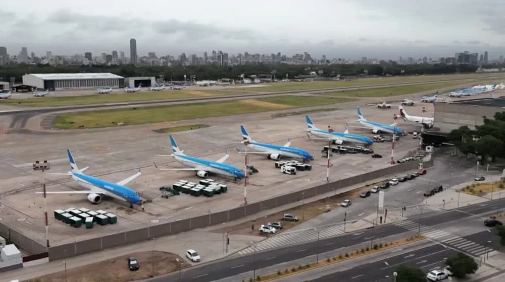 Tormenta eléctrica obligó a reprogramar vuelos, entre ellos a Corrientes