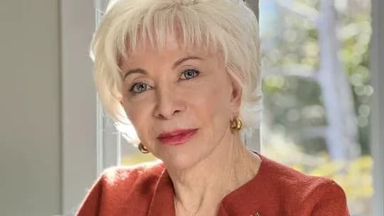 De La casa de los espíritus al fenómeno global: Isabel Allende y el arte de narrar la memoria