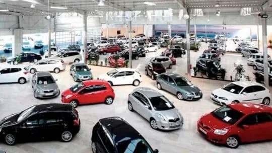 La venta de autos usados cayó más de 12% en julio y el sector apunta al Mundial, las vacaciones y la resistencia a bajar precios
