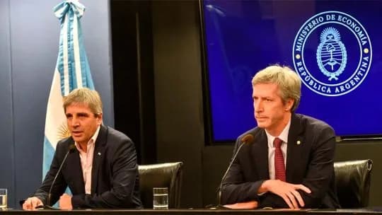 El dólar que quiere el Gobierno: techo de $1500, intervención del Tesoro y un carry trade que resiste