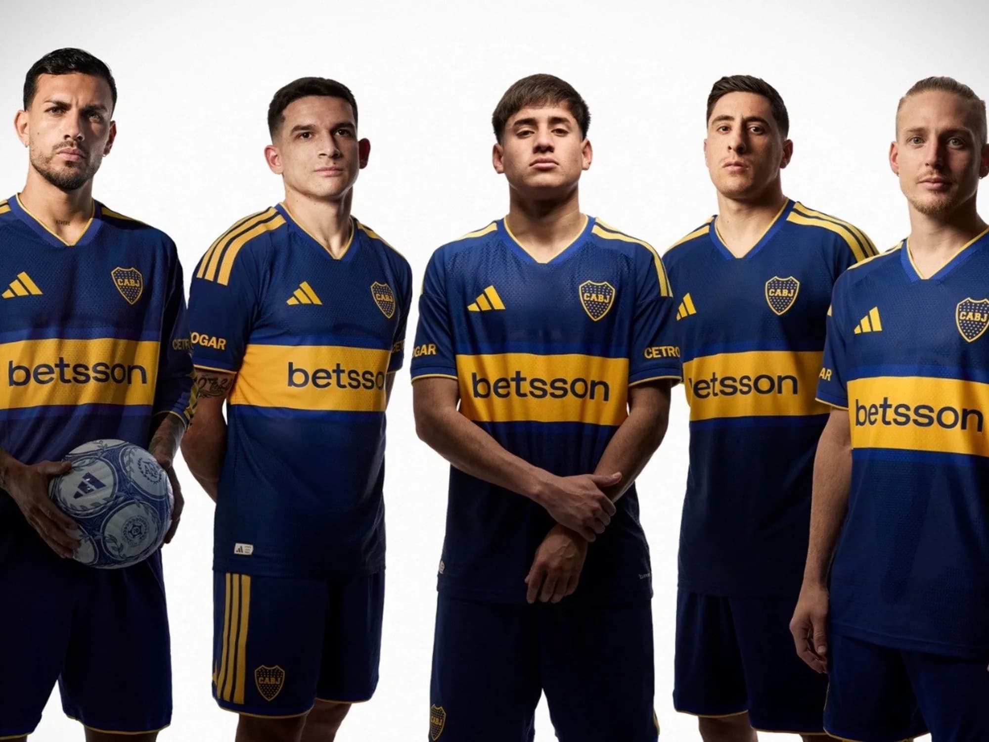 Boca presenta una camiseta con una novedosa combinación y la vuelta del escudo con estrellas