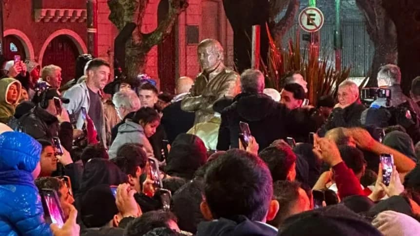 Estudiantes homenajeó a Alejandro Sabella con una estatua en UNO por el aniversario del club - TyC Sports