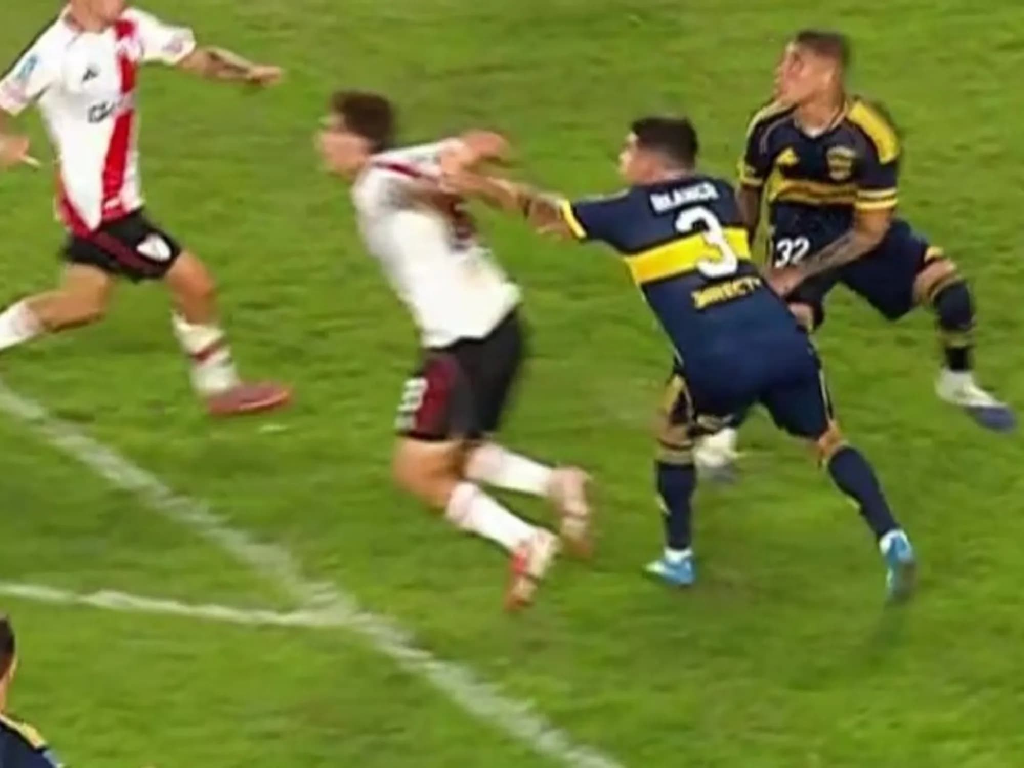 Increíble: Ubeda admitió que era penal de Blanco a Martínez Quarta en el último superclásico