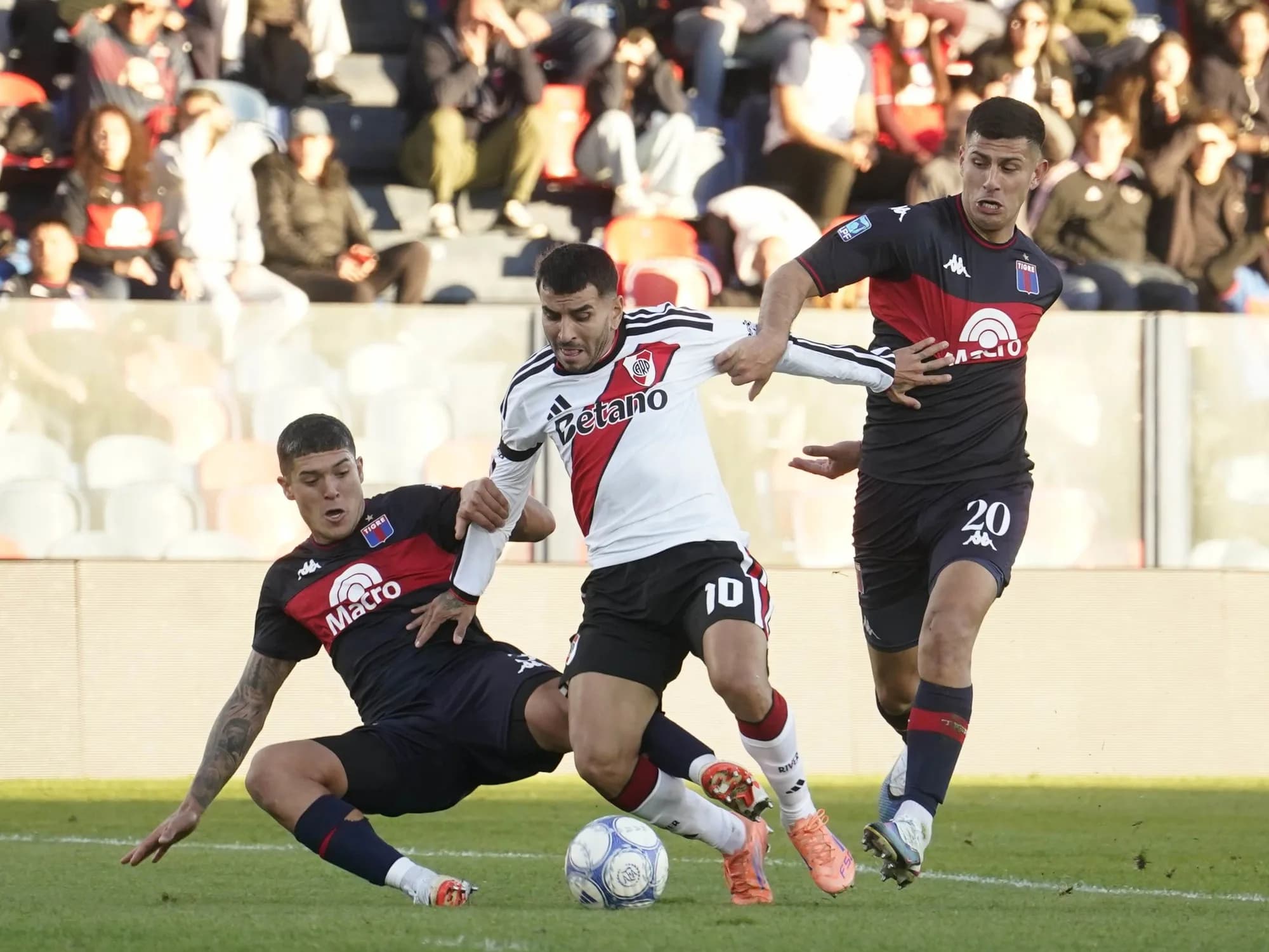 Video: el penal que no le cobraron a River y que dejó con bronca a Otamendi