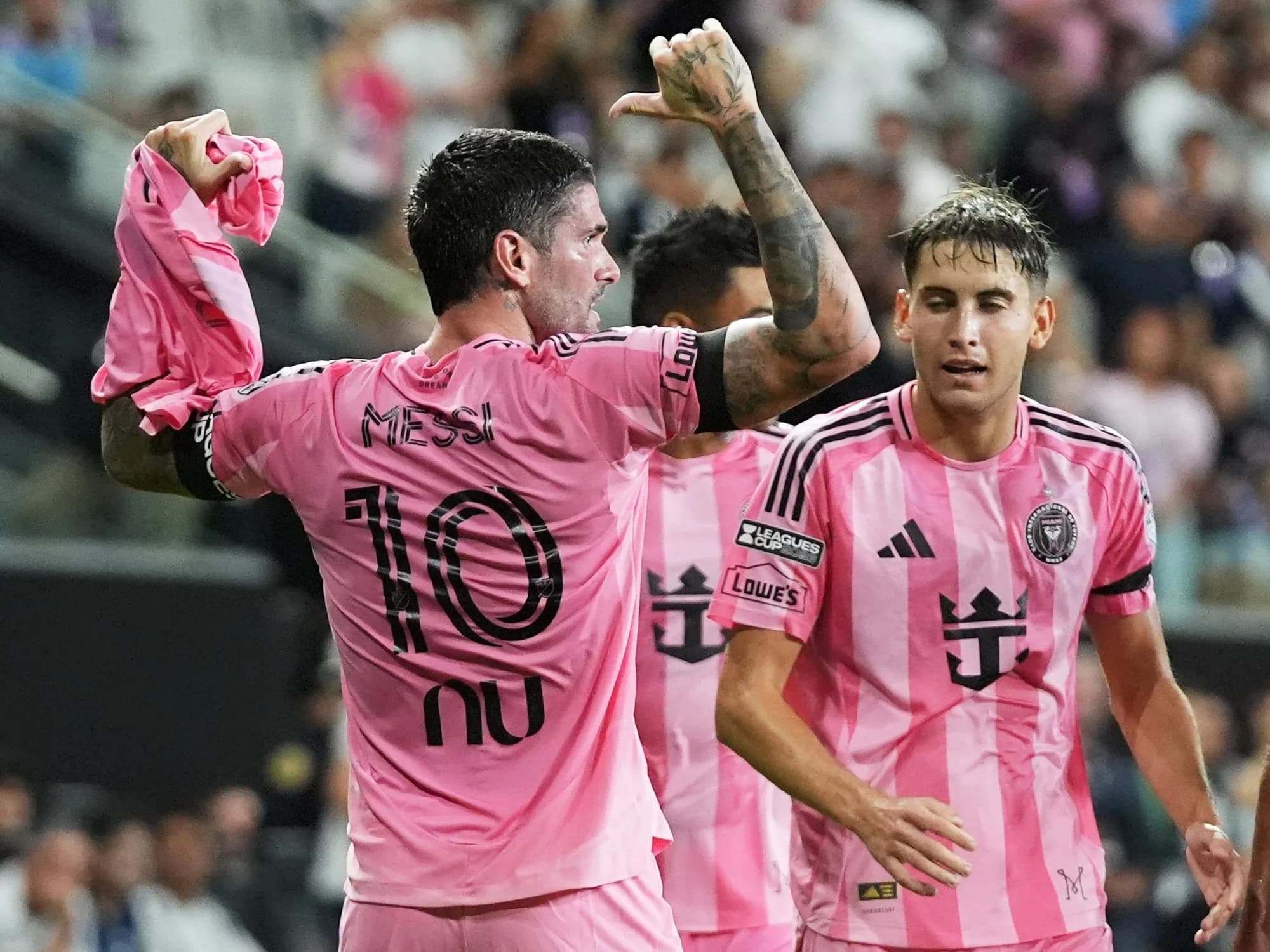 La dedicatoria de De Paul para Messi: jugó con la camiseta de su amigo debajo de la suya