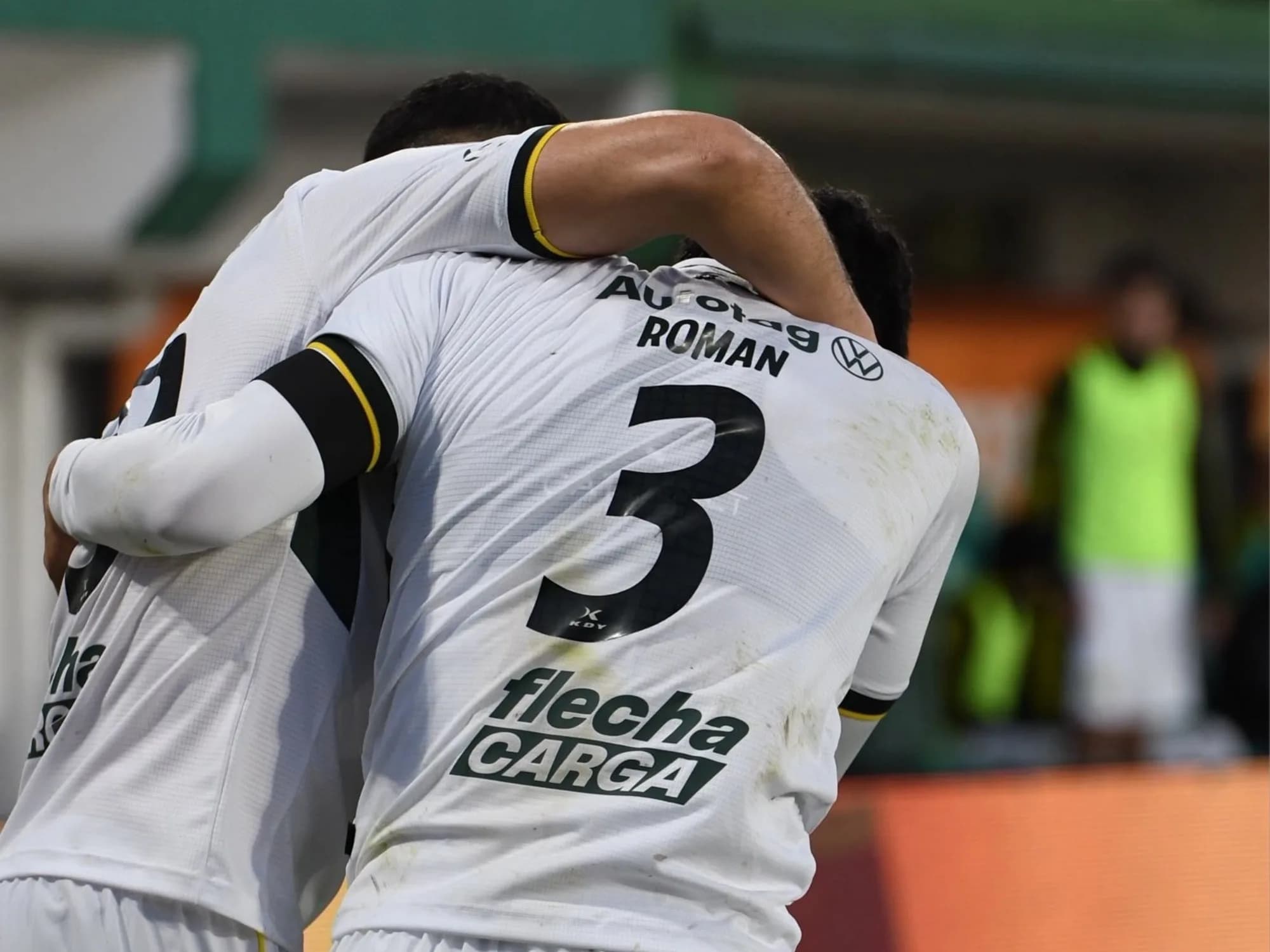 Defensa le gana a Newell’s que está con diez