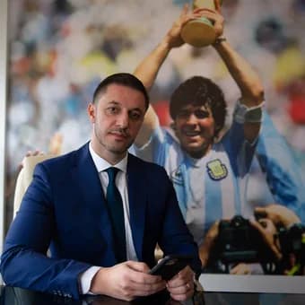 Matías Morla ofreció una suma millonaria a los herederos de Maradona para suspender el juicio por la marca del Diez