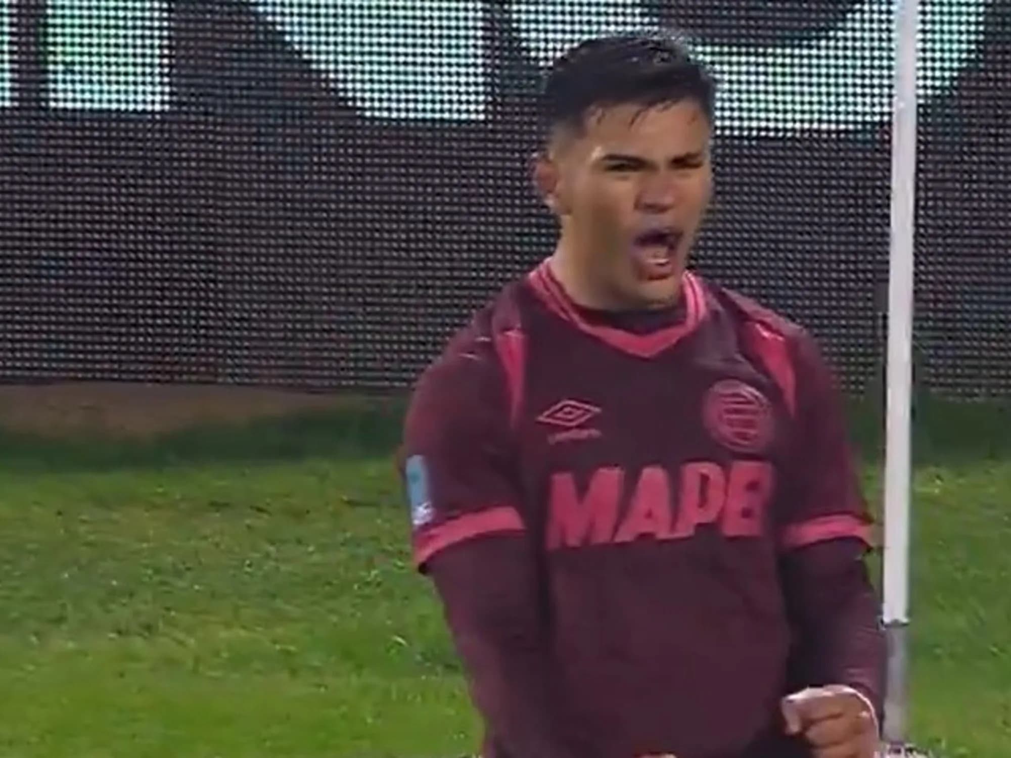 Lanús, de la mano del pibe Aquino, gana en Córdoba