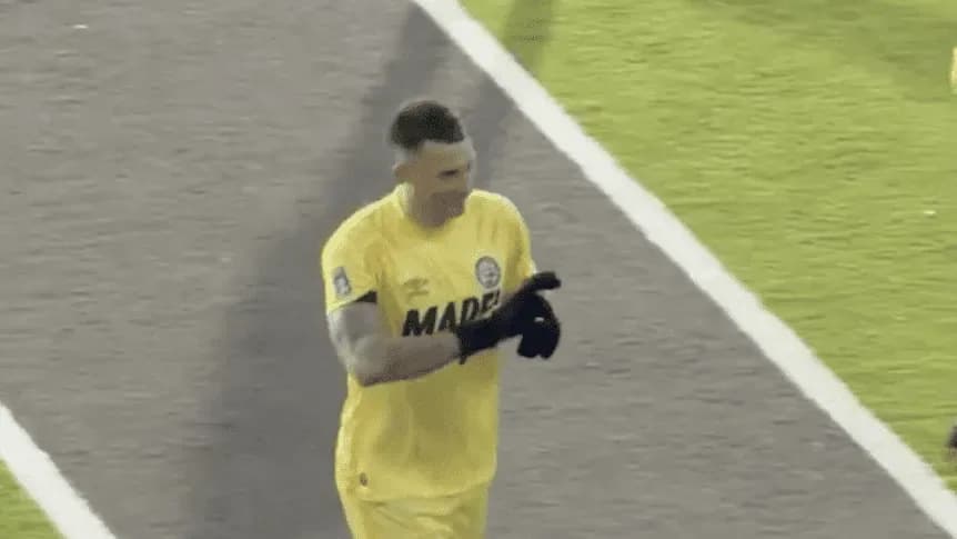 El picante cruce de Losada con los hinchas de Talleres y la irónica explicación: "Se me desacomodó..." - TyC Sports